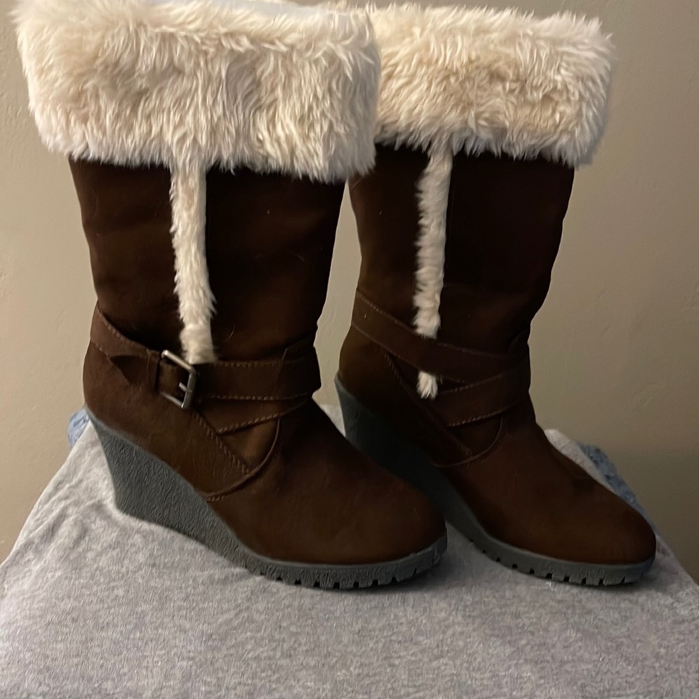 American Eagle AE Brown Suede boots